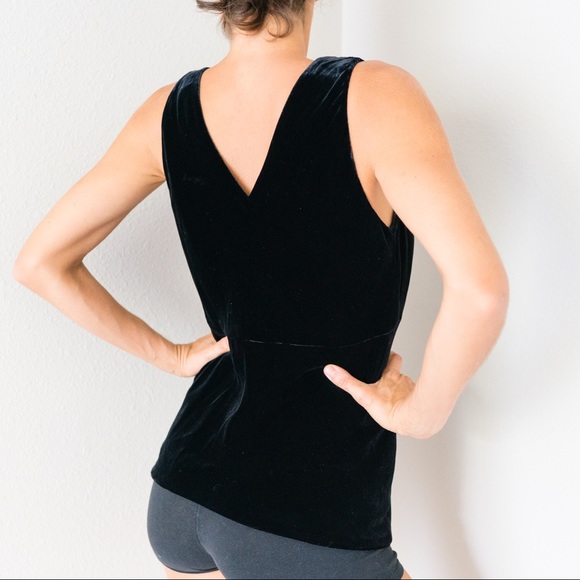 Vintage Jones New York Black Velvet V Neck Top - Picture 2 of 3